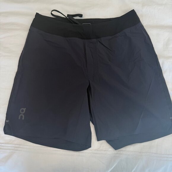 Great condition ON Run On Cloud Lightweight Shorts in black. Size Medium - Picture 1 of 4